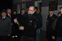 OSP Szynkielów ma nowy wóz strażacki. Witano go racami i fajerwerkami